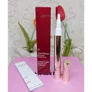 CLARINS Instant Light Brush-On Perfector 001 NIB